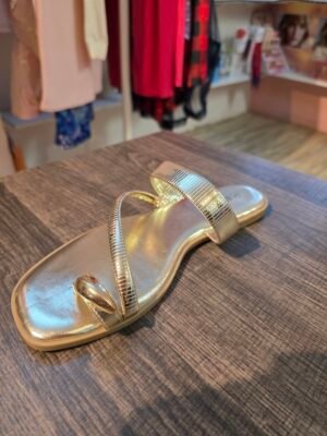 ZAPATILLAS  FLAT GOLD SIZE 7,8