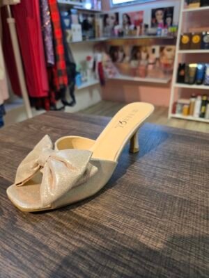 ZAPATILLA GOLD LAZO SIZE 7.5